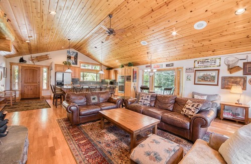 Tahoe Vista House | Fawn View By Tahoe Getaways - Spacious 5 BR - Pool Table-Hot Tub