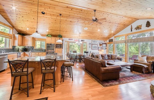 Tahoe Vista House | Fawn View By Tahoe Getaways - Spacious 5 BR - Pool Table-Hot Tub