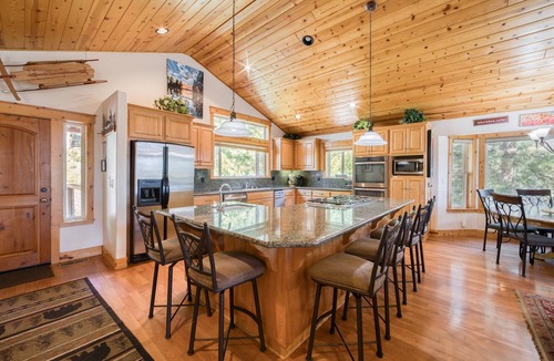 Tahoe Vista House | Fawn View By Tahoe Getaways - Spacious 5 BR - Pool Table-Hot Tub