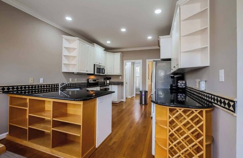 Bruce House | Faye Dr Mid-Term Rental for Pros