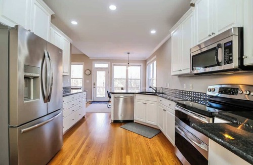 Bruce House | Faye Dr Mid-Term Rental for Pros