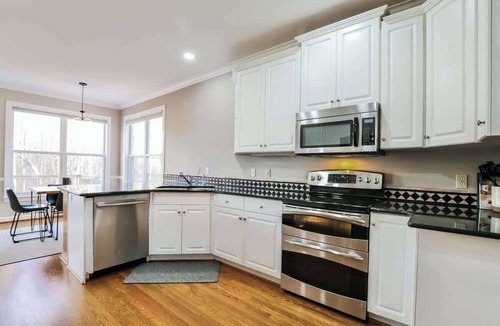 Bruce House | Faye Dr Mid-Term Rental for Pros