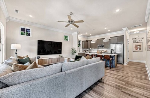 Fayetteville House | Fayetteville Home Luxury Living Walk to University of Arkansas