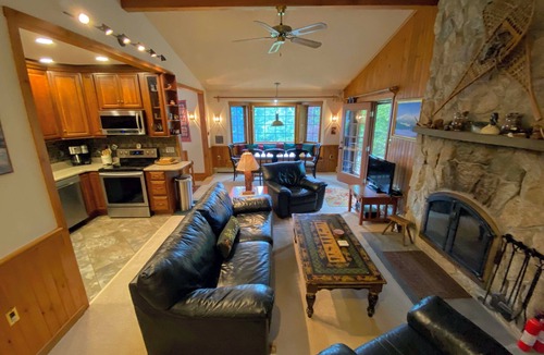 Bretton Woods Cottage | FC9 Renovated Bretton Woods Slopeside Condo With 2 Living Rooms, Foosball, air Hockey!