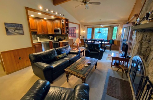 Bretton Woods Cottage | FC9 Renovated Bretton Woods Slopeside Condo With 2 Living Rooms, Foosball, air Hockey!