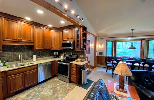 Bretton Woods Cottage | FC9 Renovated Bretton Woods Slopeside Condo With 2 Living Rooms, Foosball, air Hockey!