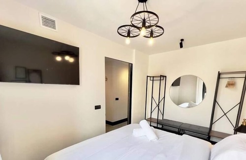 Almendrales Apartment | FD/ Precious new apartment. Parking. Smart TV