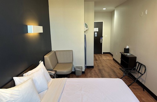 Hunters Point Hotel | Feather Factory