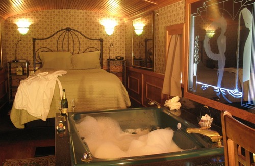 Nice Bed & Breakfast | Featherbed Railroad B&B Resort