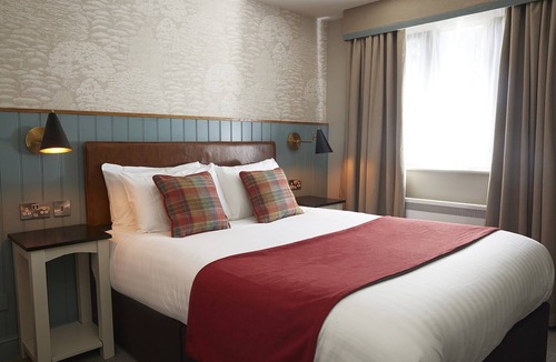 Wadesmill Hotel | Feathers Hotel by Chef and Brewer Collection