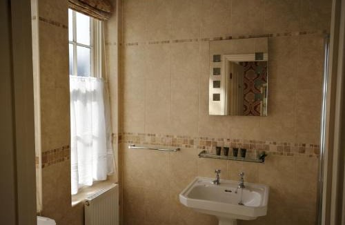 Aberaeron Hotel | Feathers Royal Hotel