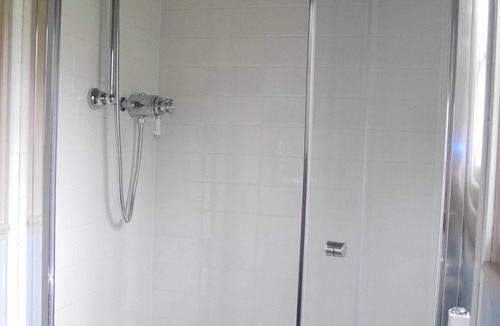 Gravesend Cabin | 'Feathers' Shepherd Hut accommodation