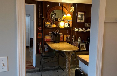 Hendersonville Cottage | FEATHERSTONE! Unique Cottage Getaway in Hendersonville, N.C.