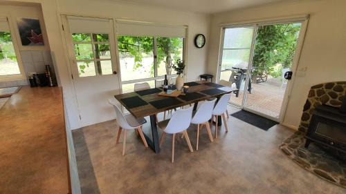 Smoko House | Feathertop Views and Barn