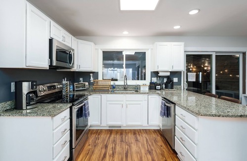 Bridgman House | Featured on TV! Epic Indoor Pool/Slide Sleeps 24