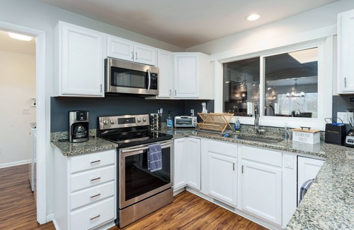 Bridgman House | Featured on TV! Epic Indoor Pool/Slide Sleeps 24