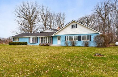 Bridgman House | Featured on TV! Epic Indoor Pool/Slide Sleeps 24