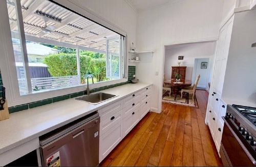 West Ipswich House | Federation era charmer, character & location