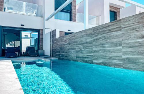 Rojales Ski Chalet | Fee4Me Villa with Pool on the Costa Blanca