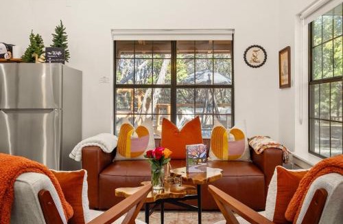 Boerne House | Feed Deer and Chickens Cozy Cottage 8 min to Boerne