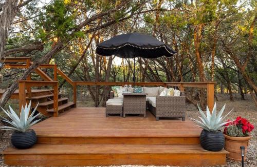 Boerne House | Feed Deer and Chickens Cozy Cottage 8 min to Boerne