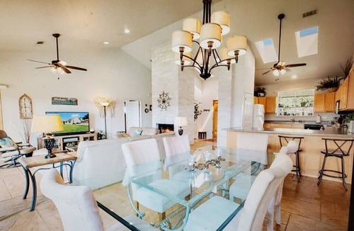 Briarcliff House | Feed the deer w/Lake Travis views & open Boat Ramp and parking
