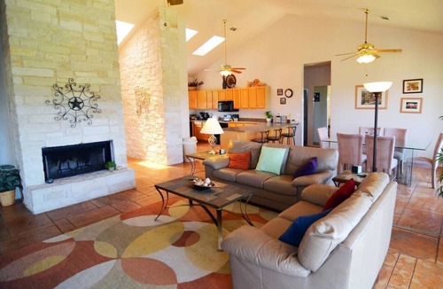 Briarcliff House | Feed the deer w/Lake Travis views & open Boat Ramp and parking