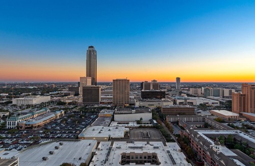 Uptown Apartment | Feel At Home Even When You Are Away ! Suite Apartment in the Galleria