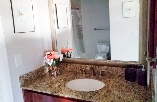 Uptown Apartment | Feel At Home Even When You Are Away ! Suite Apartment in the Galleria