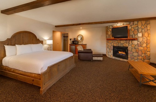 Peoria Hotel | Feel at Home: Extended Cottages & Complimentary Breakfast | 3 Units