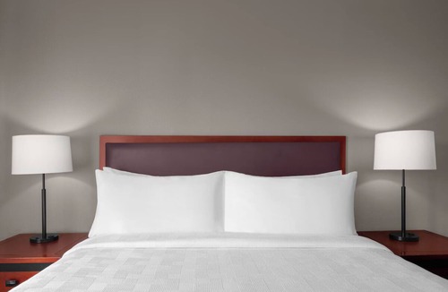 Downtown Hotel | Feel at Home! Full Kitchen, Pets Allowed and Free Parking!