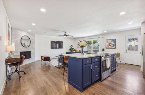 The Colony House | Feel at Home! New Renovated House By *Grandscapes*