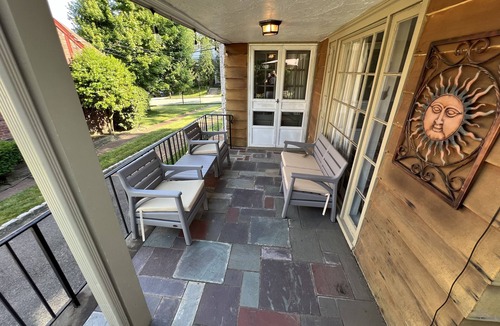 Elmwood Park House | Feel at Home