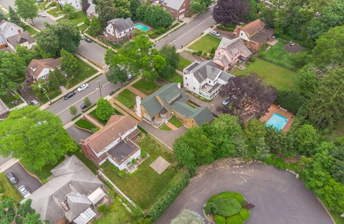 Elmwood Park House | Feel at Home