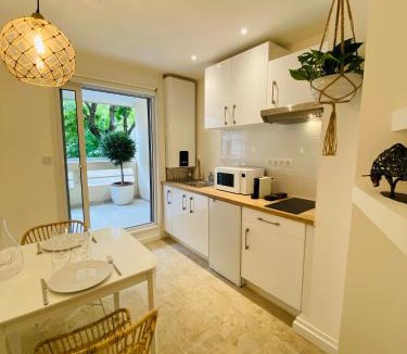 Quartier Administrations Apartment | Feel@Home Nemausus « Le 11 »