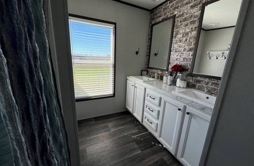 Nemo House | Feel right at home in our Farmhouse located in Godley, TX w/horse enclosure
