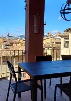 Vic Apartment | FeelhomeVIC. Ático con terraza en centro histórico