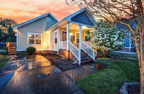 Downtown House | Feels Like Home - Close to Downtown!