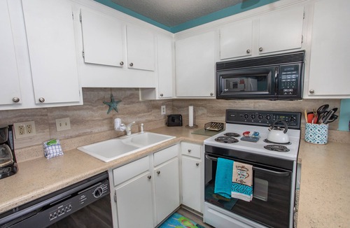 Garden City Condo | FEELS LIKE HOME IN THIS GORGEOUS 2 BEDROOM OCEANFRONT CONDO