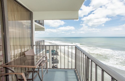 Garden City Condo | FEELS LIKE HOME IN THIS GORGEOUS 2 BEDROOM OCEANFRONT CONDO