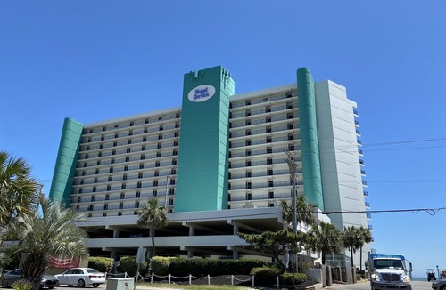 Garden City Condo | FEELS LIKE HOME IN THIS GORGEOUS 2 BEDROOM OCEANFRONT CONDO