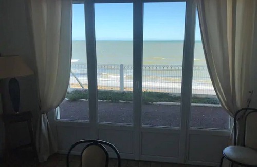 Langrune-sur-Mer Apartment | Feet in the water