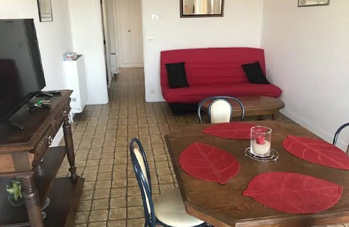 Langrune-sur-Mer Apartment | Feet in the water