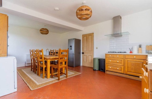 Leicester House | Felicity's House with Hot Tub!