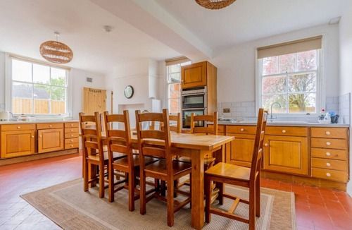 Leicester House | Felicity's House with Hot Tub!