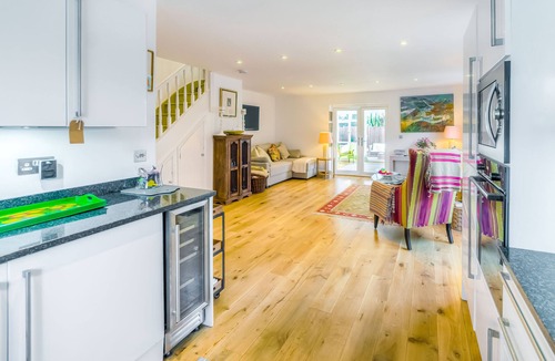 Felpham House | Felpham beachhouse with private garden and parking