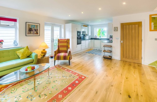 Felpham House | Felpham beachhouse with private garden and parking