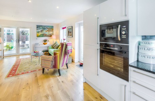 Felpham House | Felpham beachhouse with private garden and parking