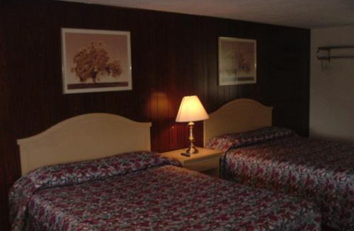 Clarence Hotel | Fels Three Crown Motel