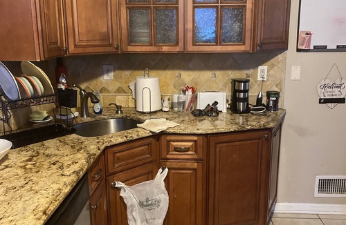 Fair Lawn House | FEMALES ONLY Quite safe neighborhood near NYC, transportation & mall